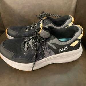 Ryka Taiga Trail Running Shoe - size 10